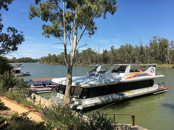 Murray River houseboat at Trentham Estate