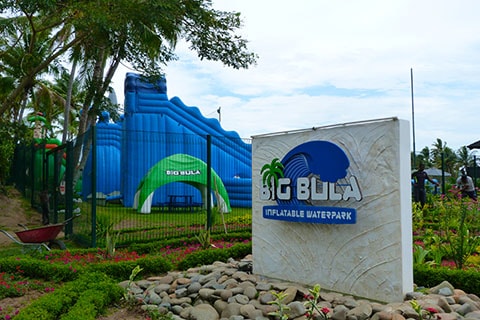Big Bula inflatable park
