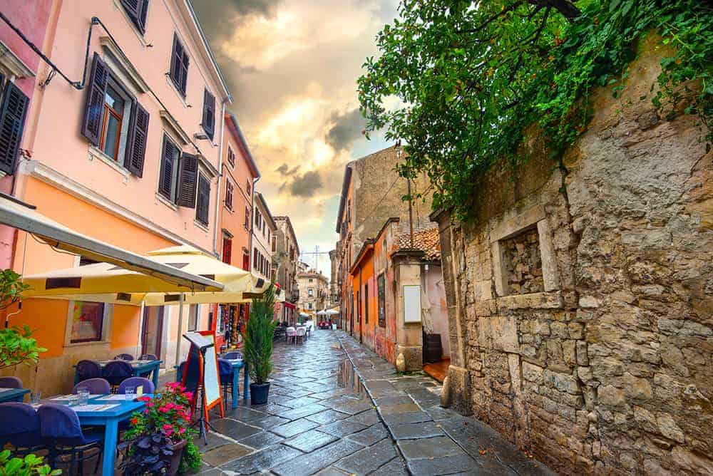 Finding a place to eat in Pula, Istria, Croatia